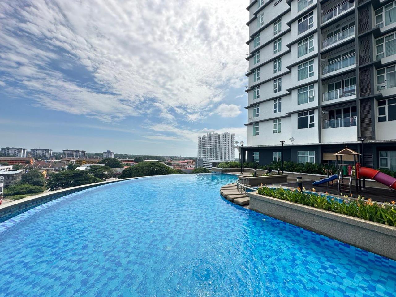 Cahaya Qaira Homestay @ D'Perdana Кота-Бару Экстерьер фото